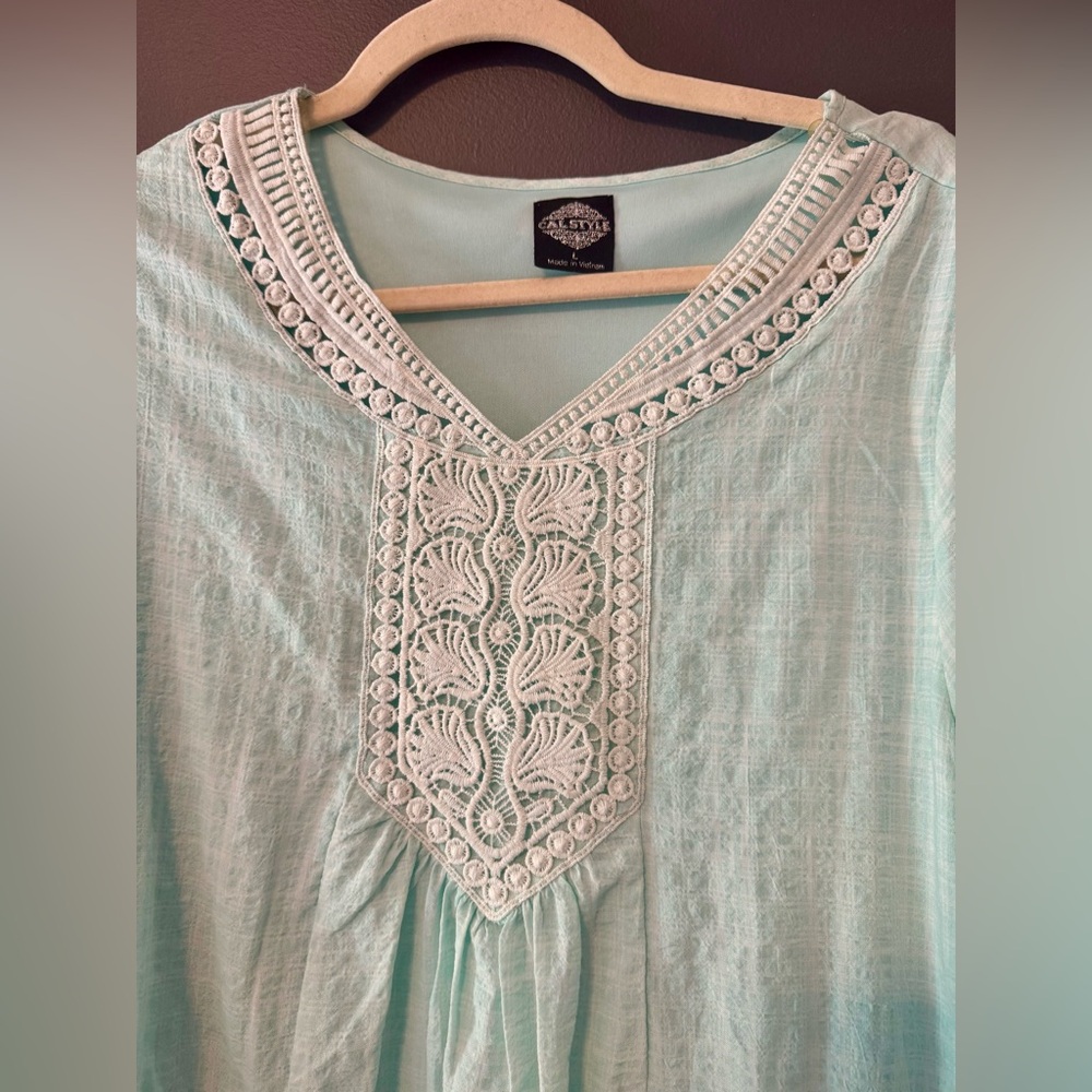 Cal Style Women's Boho Blue Cotton Blend Tunic Top White Embroidery Size Large - Picture 3 of 3